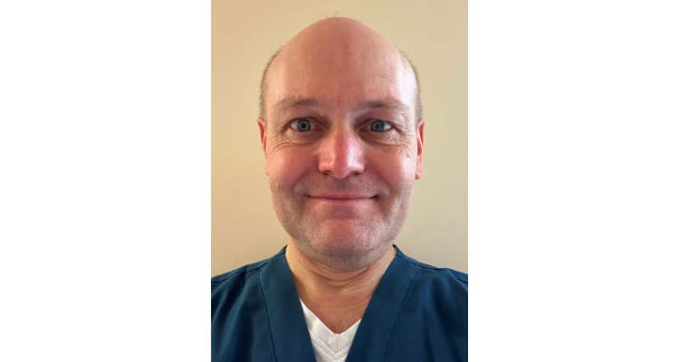Dr Clive Mast